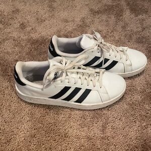 Classic Adidas sneakers, size 9